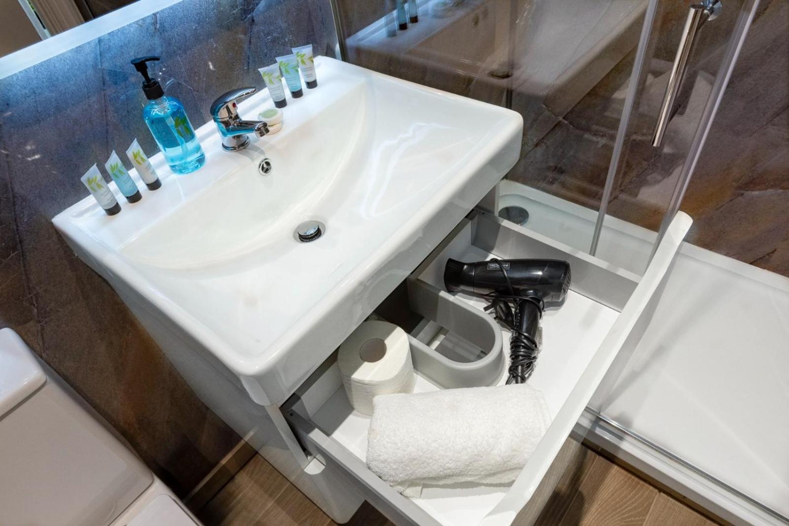 Whyte Harte Hotel Redhill  Εξωτερικό φωτογραφία
