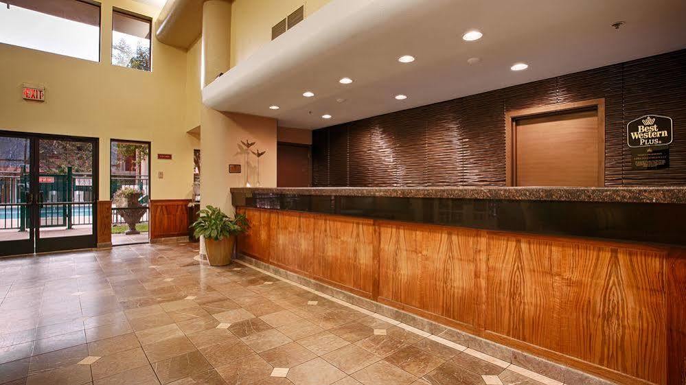 Whyte Harte Hotel Redhill  Εξωτερικό φωτογραφία