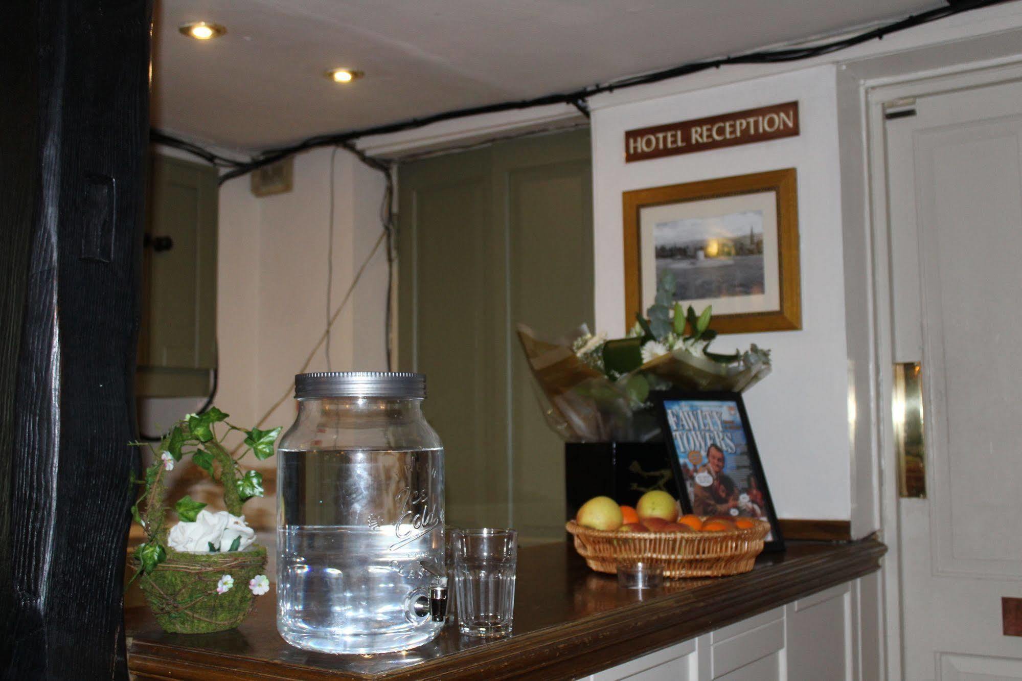 Whyte Harte Hotel Redhill  Εξωτερικό φωτογραφία
