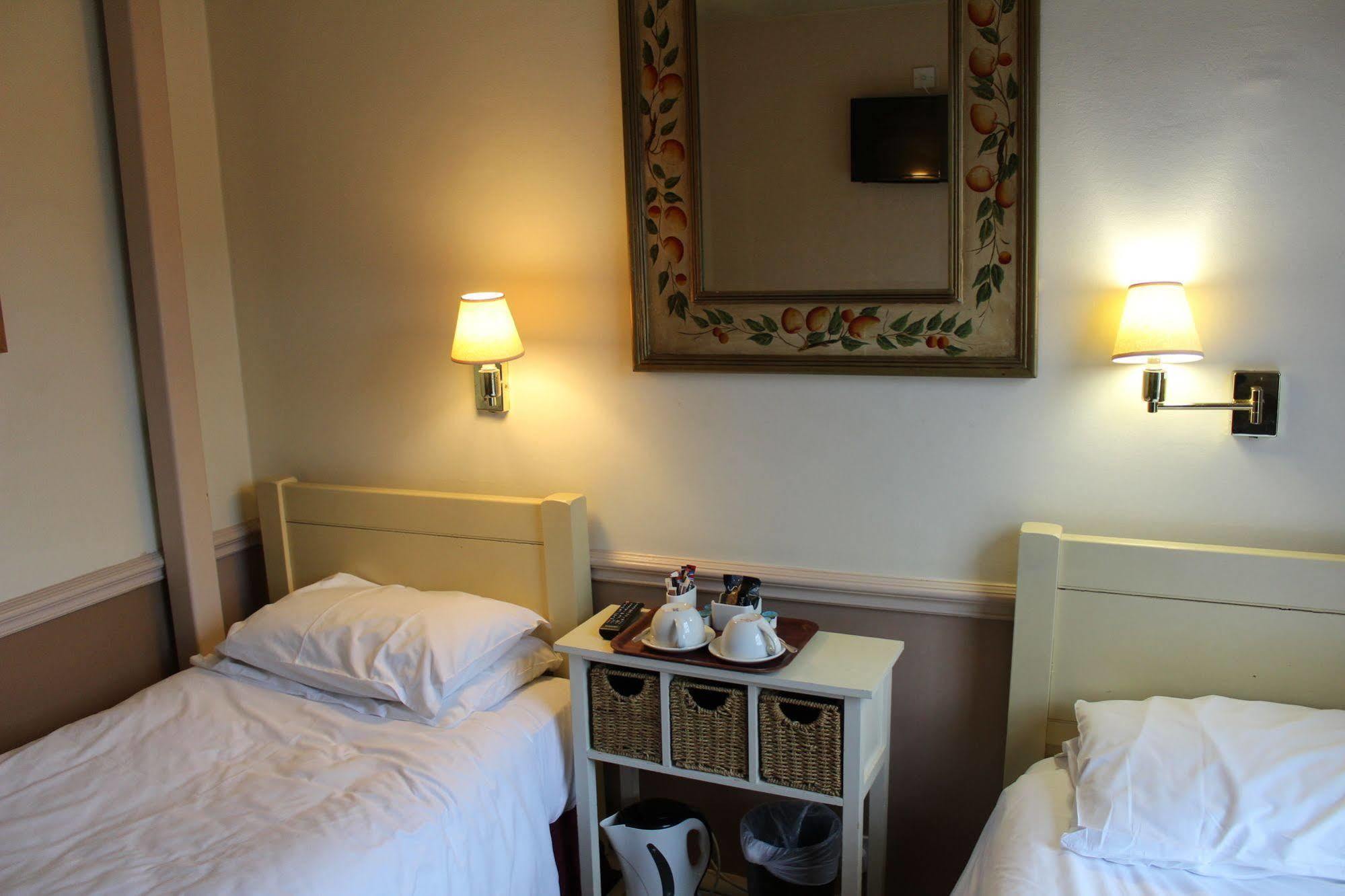 Whyte Harte Hotel Redhill  Εξωτερικό φωτογραφία